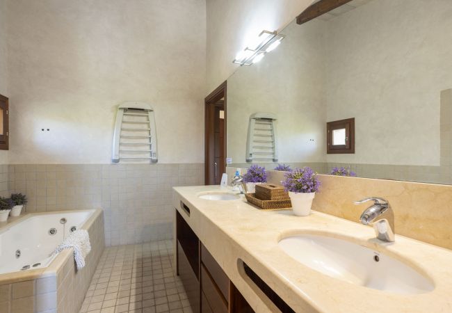 Country house in Selva - Finca Alzina Country house in Selva - Finca Alzina